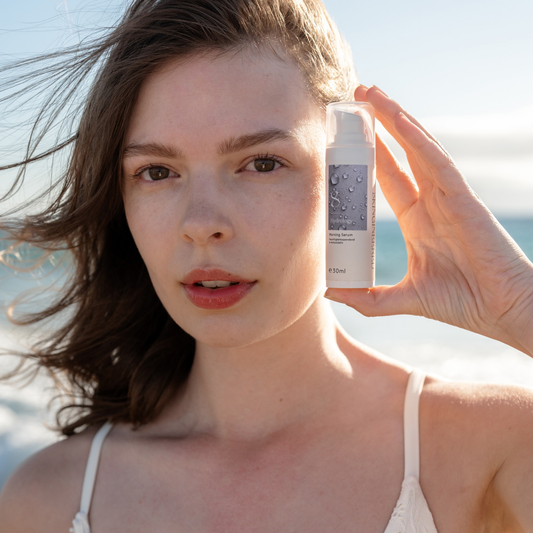 Perfekt für die Morgenroutine: Schützt die Haut mit Superoxid Dismutase und innovativer Booster-Technologie den ganzen Tag